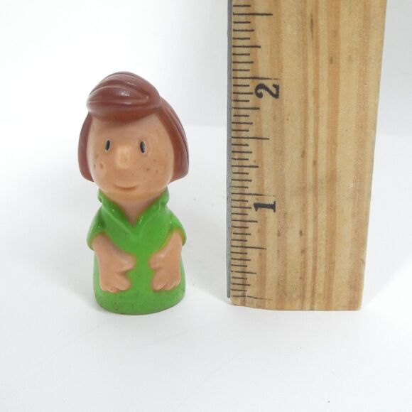 Peppermint Patty 2" Tall Peanuts Figure Plastic United Feature Syndicate Vintag - Picture 5 of 7